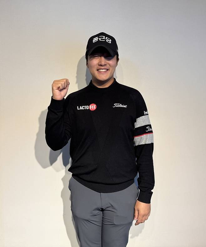 SK텔레콤 오픈 활약을 다짐하며 포즈를 취하고 있는 김민규. 임정우 기자