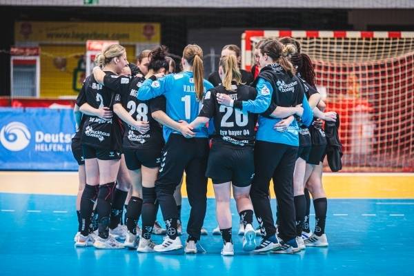 사진 2024/25 시즌 여자 핸드볼 분데스리가 강등 결정전 2차전에서 승리를 거둔 레버쿠젠 선수들, 사진 출처=레버쿠젠