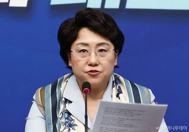 (서울=뉴스1) 김민지 기자 = 김선민 조국혁신당 대표 권한대행이 14일 오전 서울 여의도 국회에서 열린 최고위원회의에서 모두 발언을 하고 있다. 2025.4.14/뉴스1  Copyright (C) 뉴스1. All rights reserved. 무단 전재 및 재배포,  AI학습 이용 금지. /사진=(서울=뉴스1) 김민지 기자