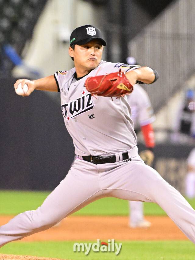 2024년 5월 28일 서울 잠실야구장에서 진행된 '2024 신한 SOL 뱅크 KBO 리그' KT-두산의 경기. KT 주권이 8회말 구원 등판해 역투를 펼치고 있다./마이데일리