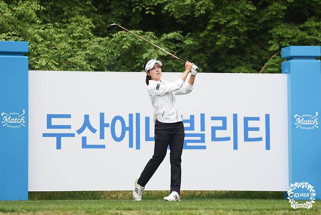 5번 홀에서 티 샷을 날리고 있는 박민지. [사진=KLPGA]