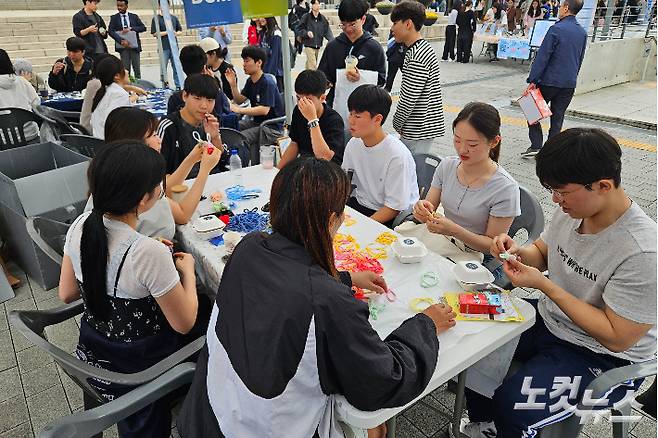 기독학생들과 캠퍼스 사역자들은 '교회·선교단체·학교의 연합'을 강조하며 "캠퍼스 선교는 이제 학생 개개인의 삶과 고민에 깊이 공감하며, 자율성과 주체성을 보장하는 환경 속에서 진정성 있는 사랑과 신뢰를 전하는 '선교적 삶'의 실천으로 나아가야 한다"고 말했다.