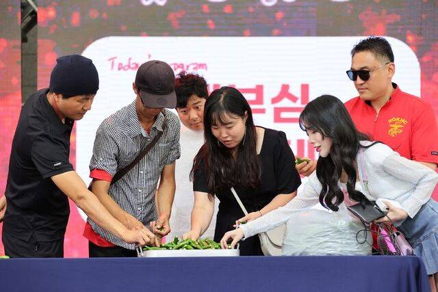 ‘맵부심푸드파이터' 대회는 축제의 백미다. 괴산군