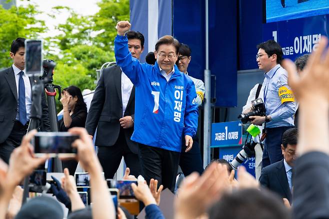 이재명 더불어민주당 대선 후보가 5월17일 광주 김대중컨벤션센터 광장에서 집중 유세를 벌이고 있다. ⓒ시사IN 신선영
