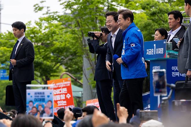 5월17일 국민의힘과 개혁신당 출신 김용남 전 의원이 이재명 후보 집중 유세 현장에 방문해 지지 선언을 했다. ⓒ시사IN 신선영