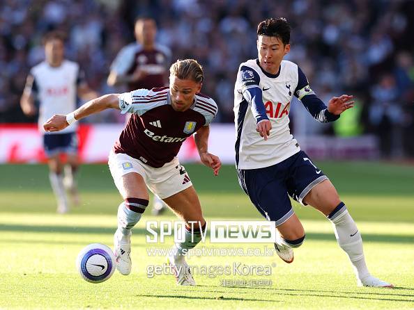 토트넘은 영국 버밍엄 빌라파크에서 열린 2024-25시즌 프리미어리그 37라운드에서 애스턴빌라에 졌다. 이날 경기를 포함해 프리미어리그에서 울버햄튼(2-4 패), 노팅엄 포레스트(1-2 패), 리버풀(1-5 패), 웨스트햄(1-1 무), 크리스탈 팰리스(0-2 패)전까지 6경기 동안 이기지 못하며 흐름을 바꾸지 못했다. 토트넘에 프리미어리그보다 더 중요한 건 유럽대항전이다.&nbsp;주중에 유럽축구연맹(UEFA) 유로파리그(UEL) 결승전을 치른다. 상대는 맨체스터 유나이티드다. 결승전을 앞두고, 손흥민이 35일 만에 선발로 출전하면서 발 부상에서 거의 회복된 모습을 보였다.&nbsp;실전 감각 점검까지 끝냈다는 건&nbsp;토트넘에 그나마 위안이다. 손흥민은 발 부상에서 회복해 74분 동안 뛰며 토트넘 공격을 이끌었다.