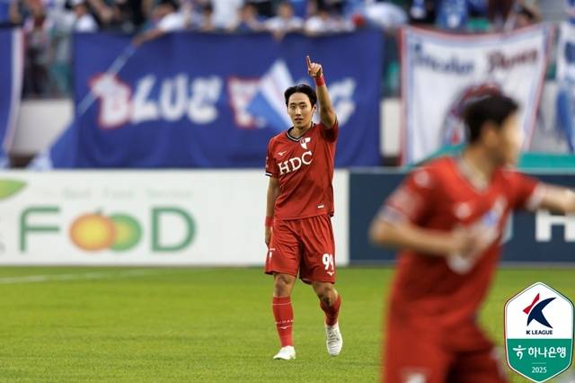 손석용(왼쪽)의 골 세리머니. /사진=한국프로축구연맹 제공