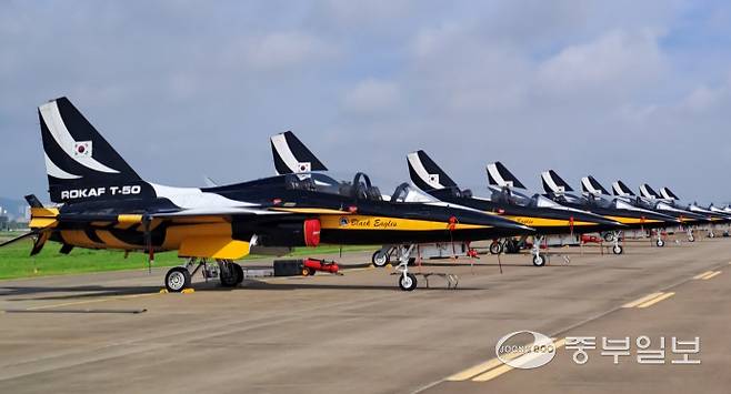 블랙이글스 행사를 선보인 T-50 전투기들. 최진규기자