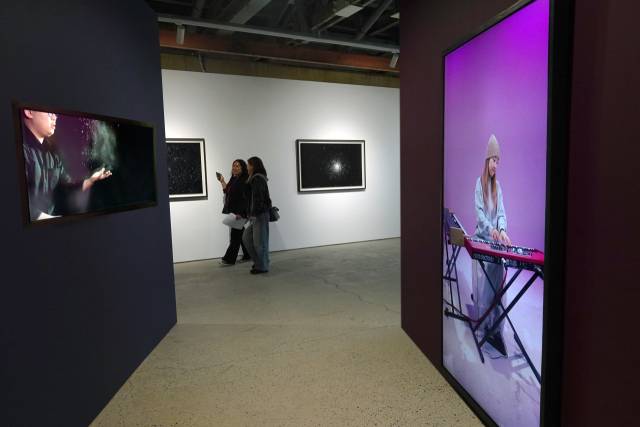 국제갤러리 부산점 정연두 개인전 '불가피한 상황과 피치 못할 사정들' 설치 전경. 김은영 기자 key66@