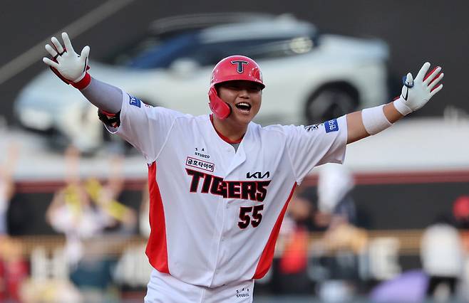 18일 두산 베어스와 경기에서 10회말 끝내기 2루타를 때린 뒤 환호하는 KIA 타이거즈 한준수