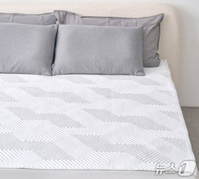 나래비앤씨의 '플래비안 쿨매쉬 냉감패드'.(나래비앤씨 제공)