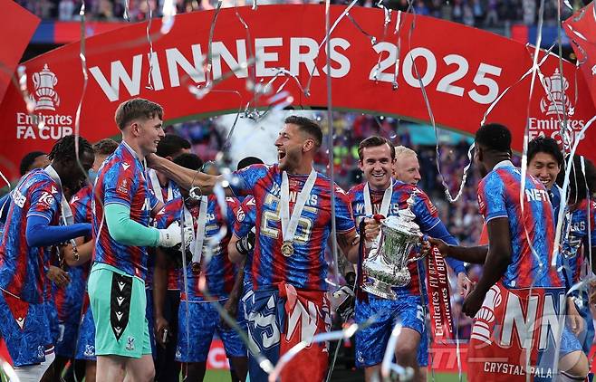 FA컵 정상에 오른 크리스털 팰리스. ⓒ AFP=뉴스1