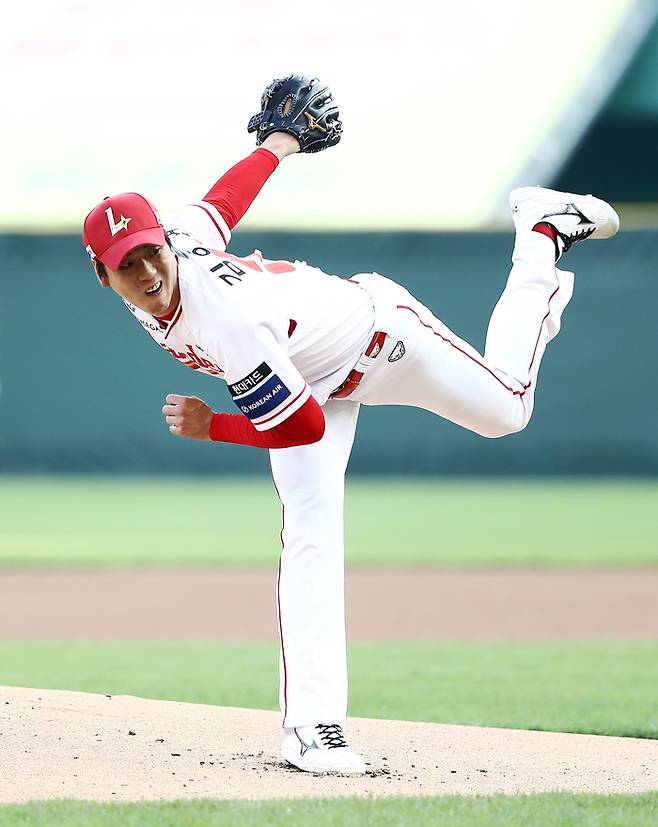 SSG 김광현이 11일 인천SSG랜더스필드에서 열린 2025 KBO리그 정규시즌 KIA와 더블헤더 2차전에 선발 등판해 공을 던지고 있다. 사진 | SSG 랜더스