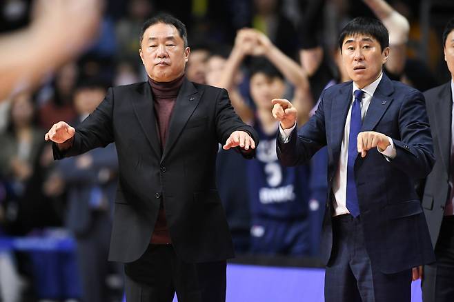 KCC 전창진 감독과 이상민 신임 감독. 사진제공=KBL