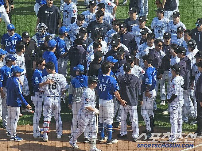 사직구장에서 터진 삼성-롯데 벤치 클리어링. 김영록 기자
