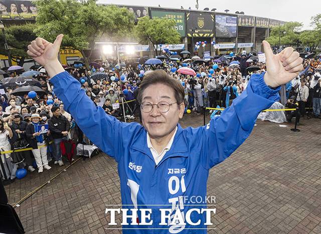 6·3 대통령 선거가 2주 앞으로 다가오면서 이재명 더불어민주당 대통령 후보가 본선 과반을 넘길 수 있을지에 관심이 집중되고 있다. /뉴시스