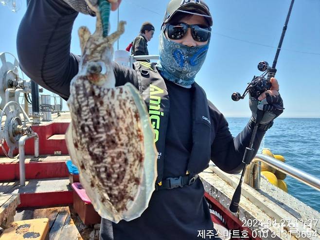 2012 런던 올림픽 역도 은메달리스트 김민재 남녕고 코치는 주말 오징어잡이가 인생의 큰 즐거움이다. 김민재 제공