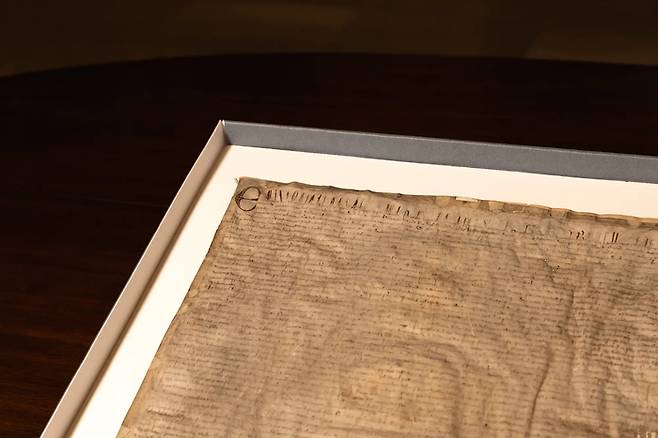 영국 에드워드왕이 1300년 서명한 '마그나카르타'(대헌장). 하버드 대학교 로스쿨 도서관이 보관 중이던 카피본이 진본으로 확인됐다. 사진=하버드 로스쿨