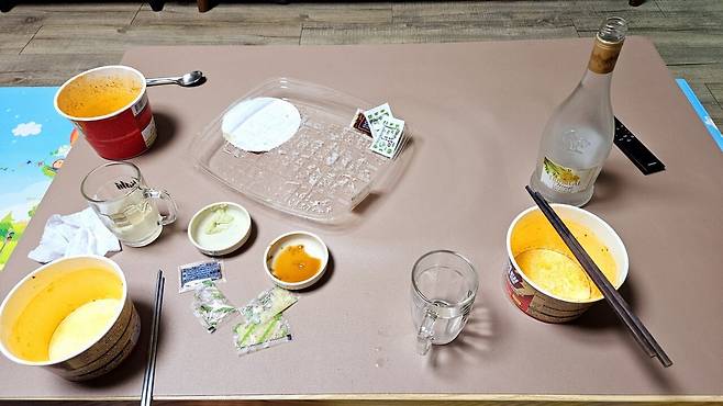 20250517_210522.jpg 저녁 코스트코 초밥에 스파클링 와인