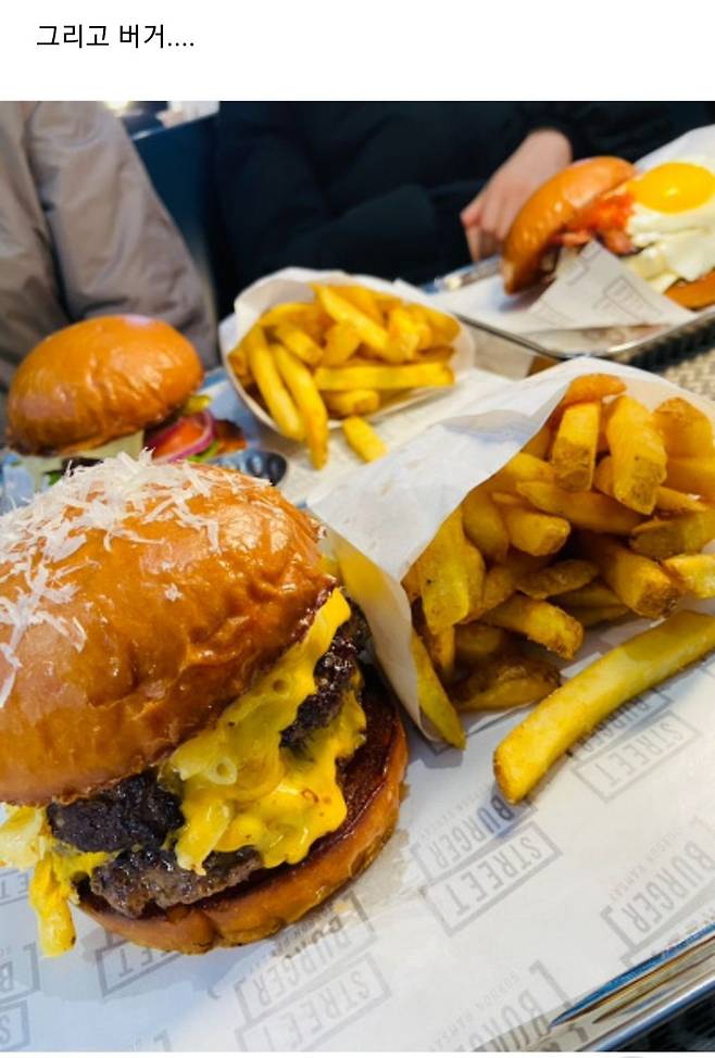 Internet_20250518_084958_6.jpeg 고든램지 햄버거 오픈이벤트 갔다 빈손으로 돌아온 어머니 후기 (슬픔이 행복으로 바뀌는 순간) .jpg
