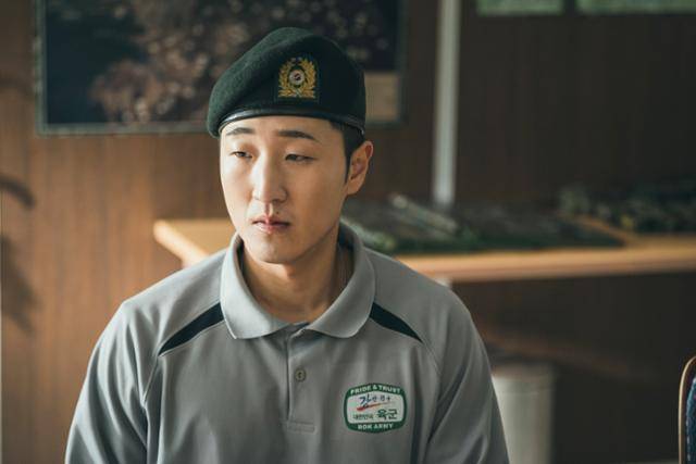 최근 서울 마포구 한 카페에서 배우 김현규는 본지와 만나 다양한 이야기를 나눴다. 김현규는 지난달 종영한 올레tv·시즌, ENA 드라마 '신병'에서 성윤모 역으로 출연해 시즌1에 이어 시즌3까지 존재감을 과시했다. KT 스튜디오 지니 제공