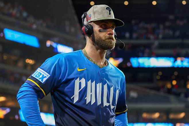 <yonhap photo-4594="">17일(한국시간) 피츠버그전에서 개인 통산 1000타점을 해낸 브라이스 하퍼. [AFP=연합뉴스]</yonhap>