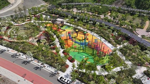 영동 레인보우 힐링숲 모험놀이터. [사진=영동군]