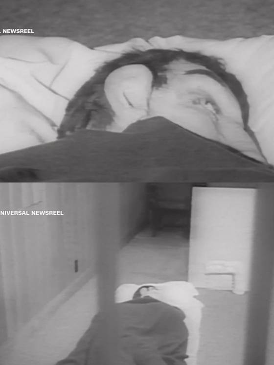 프랭크 모리스와 앵글린 형제는 탈옥 과정에서 이발소 머리카락과 시멘트로 만든 미끼 인형을 침대에 두고 교도관의 감시를 피했다. 사진 유니버설뉴스릴 캡처