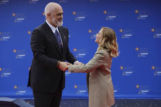 멜로니 총리와 라마 총리. AP=연합뉴스