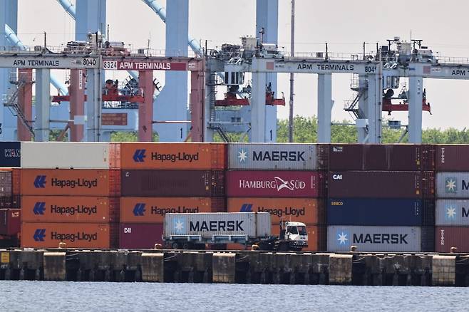 미국 기업이 수입산 제품에 대한 재고를 쌓으면서 1분기 미국 GDP가 뒷걸음질 쳤다./연합뉴스