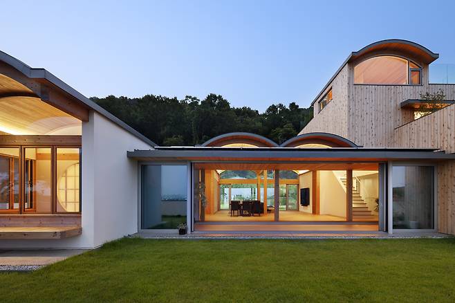 A private house in Sannam-dong, Paju, Gyeonggi Province ©Park Youngchae