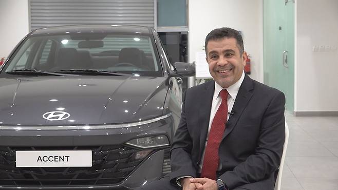 14일(현지시간) 사우디아라비아 제다에 위치한 현대차 매장에서 타마르 알 하킴 현대나기모터스(현지 딜러사) 총괄 부대표가 사우디 자동차 시장에 대해 설명하고 있다 [자료출처=현대자동차]