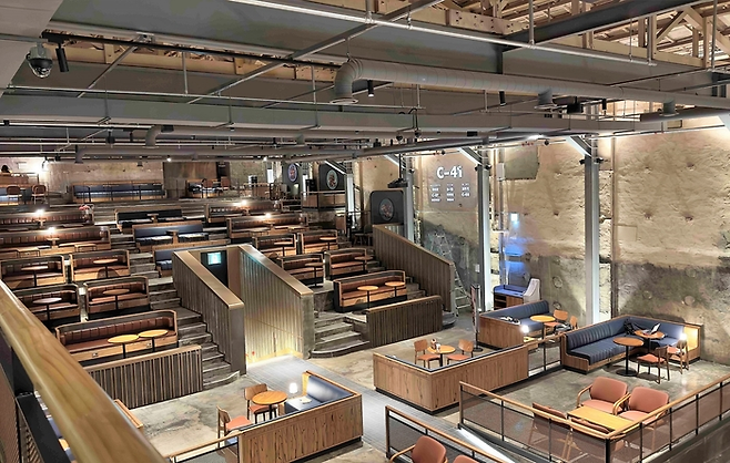 스타벅스 커뮤니티 스토어 5호점인 ‘경동1960점’ 내부. [사진 출처 = 스타벅스]