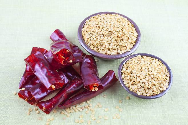 ‘고추 씨’에는 카로티노이드, 플라보노이드 등 항산화물질이 풍부하다. 클립아트코리아 제공