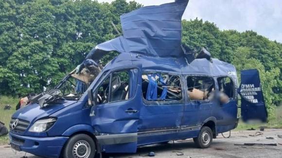 17일(현지시간) 우크라이나 당국은 이날 오전 6시쯤 러시아 드론이 수미 지역 빌로필리아 마을에 있던 버스를 공격해 민간인 9명이 숨지고 7명이 다쳤다고 밝혔다. 2025.5.17 수미주 경찰