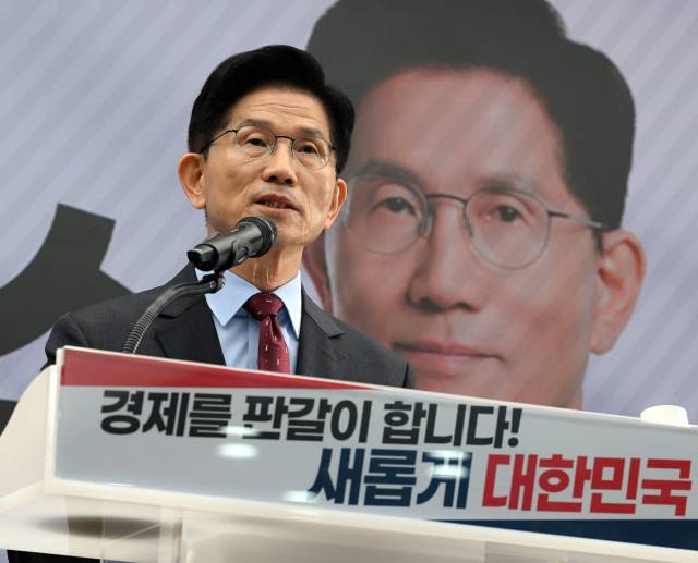 김문수 국민의힘 대선후보가 18일 서울 여의도 국민의힘 중앙당사에서 경제 공약을 발표하고 있다. 연합뉴스