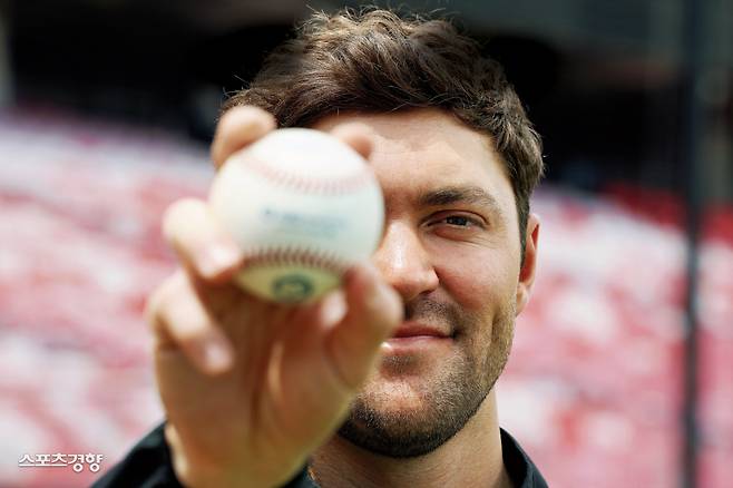 KIA 타이거즈 제임스 네일이 13일 광주기아챔피언스필드에서 스포츠경향과 인터뷰를 하고 있다. 권도현 기자