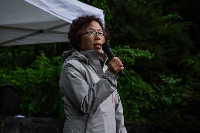 서강대 후배들의 고(故) 김의기 열사 추모행사인 '의기제'에 참석한 누나 주숙 씨 [김주숙 씨 제공. 재판매 및 DB 금지]