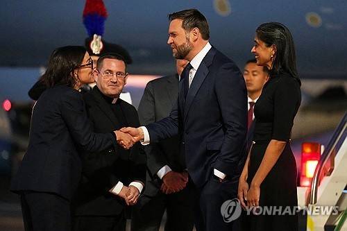 교황 즉위식에 참석하러 로마에 도착한 밴스 부통령  [로이터=연합뉴스 자료사진. 재판매 및 DB그지]