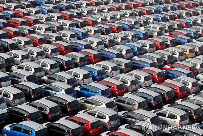 수출 대기중인 한국산 차량 [EPA=연합뉴스 자료사진. 재판매 및 DB 금지]