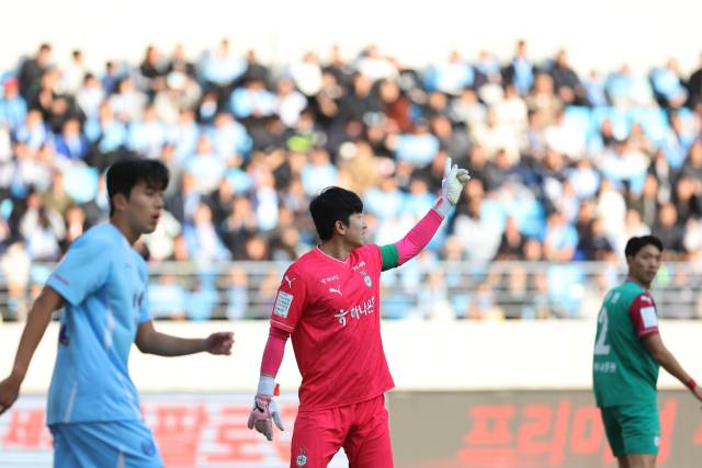 이창근 대전하나시티즌 선수(가운데). 대전하나 제공