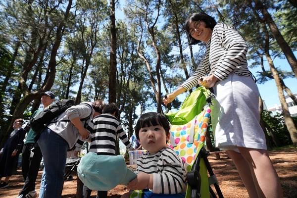 지난 17일 서귀포학생문화원 앞에서 도로 확장에 반대하는 행사 '같이 놀자'가 열렸다. / 사진=양종훈