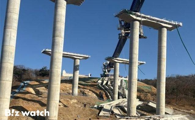 서울~세종고속도로 천안~안성 구간 천용천교 붕괴 현장./자료=국토교통부 제공