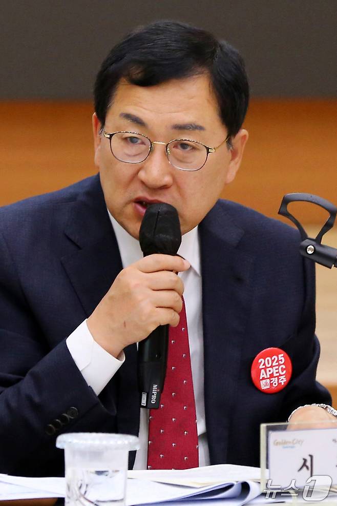 주낙영 경북 경주시장이 19일 오전 시청 알천홀에서 열린 확대간부회의에서 발언하고 있다. (경주시제공, 제판매 및 DB 금지) 2025.5.19/뉴스1