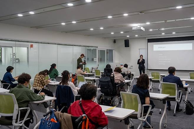 2025년 5월 19일 모두미술공간에서 장애인 대상 저작권 교육을 진행하고 있다. 사진=한국저작권위원회 제공