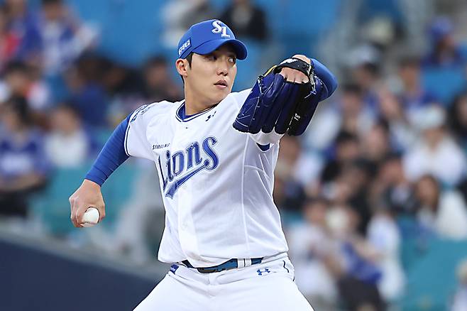 삼성 원태인이 24일 대구삼성라이온즈파크에서 열린 2025 KBO리그 KIA전에 선발 등판해 역투하고 있다. 사진 | 삼성 라이온즈