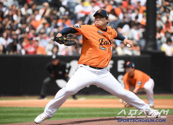 18일 대전 한화생명볼파크에서 열린 SSG-한화전. 선발투수 류현진이 투구하고 있다. 대전=정재근 기자 cjg@sportschosun.com/2025..5.18/