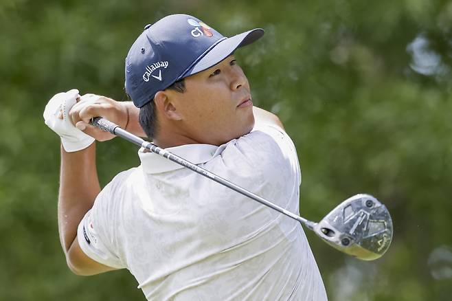 epa12115212 Si Woo Kim of South Korea tees off on the 2nd hole during the final round of the 2025 PGA Championship golf tournament at the Quail Hollow Club in Charlotte, North Carolina, USA, 18 May 2025.  EPA/ERIK S. LESSER







<저작권자(c) 연합뉴스, 무단 전재-재배포, AI 학습 및 활용 금지>