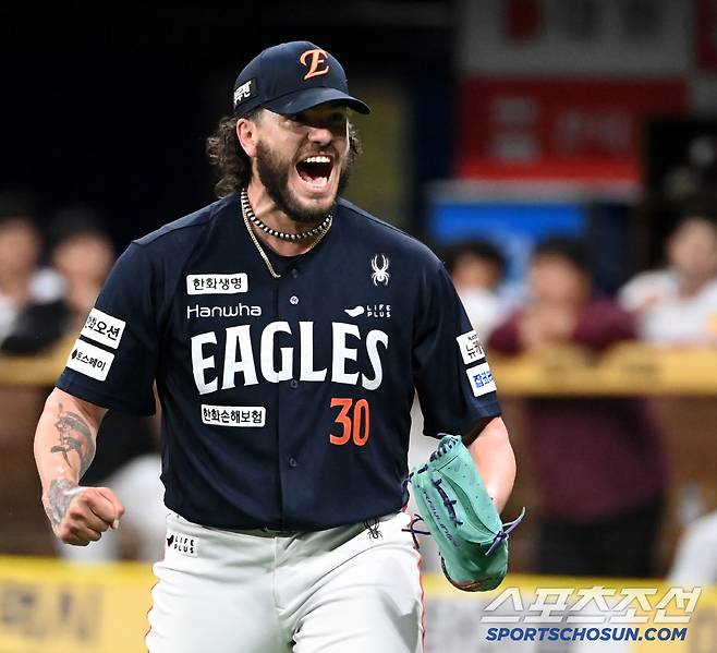 10일 고척스카이돔에서 열린 한화와 키움의 경기, 4회말 투구를 무실점으로 마친 한화 폰세가 기뻐하고 있다. 고척=허상욱 기자wook@sportschosun.com/2025.05.10/