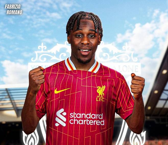 [스포츠조선 강우진 기자]리버풀이 일찌감치 전력 강화에 나서고 있다. 제레미 프림퐁과 밀로시 케르케즈 모두 데려올 가능성이 커지면서 다음 시즌 철벽 수비를 예고하고 있다.

영국 기브미스포츠는 19일(한국시각) '프리미어리그를 손쉽게 우승한 이번 시즌에도 불구하고, 리버풀은 여름 이적 시장을 앞두고 이미 확실한 행보를 보이고 있다'며 '리버풀은 지금까지 쌓아온 것에 안주하지 않으며, 프림퐁의 안필드 합류를 진행 중'이라고 보도했다. 사진=SNS